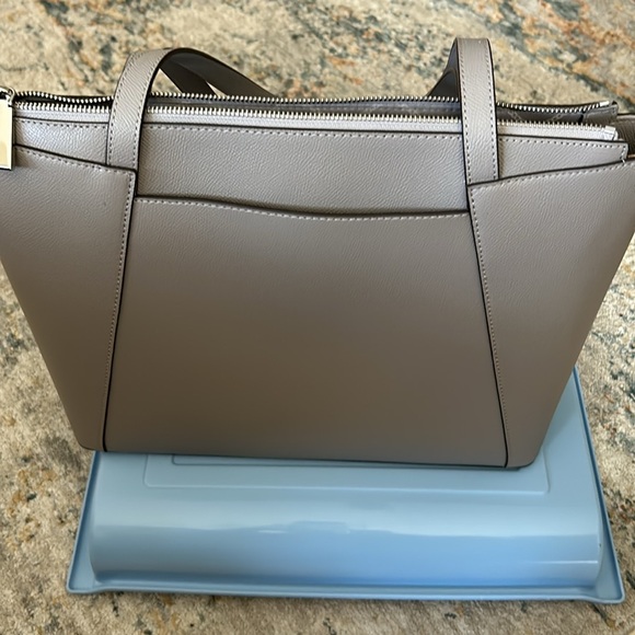 Michael Kors gray Maddie shoulder bag measures 11 x 13 x 4 1/2 - Picture 4 of 10